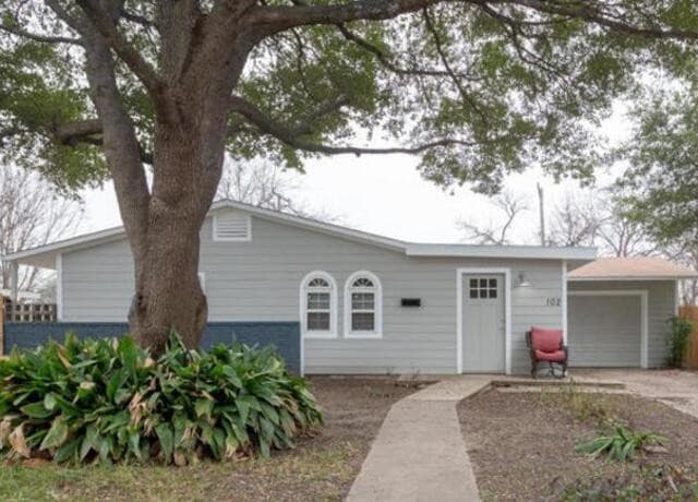 3-bedroom rental at 102 Antrim Dr in San Antonio TX