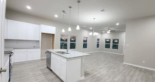 3-bedroom rental at 748 Crestview in Floresville TX