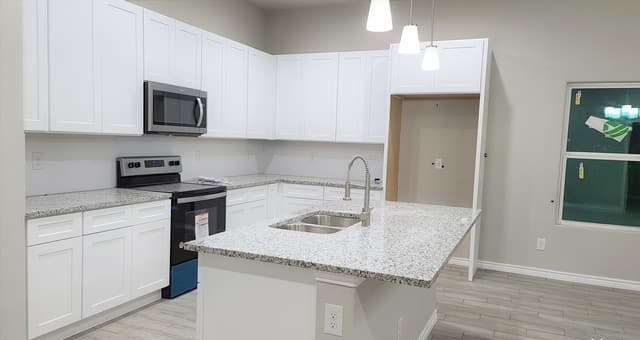 3-bedroom rental at 748 Crestview in Floresville, TX — photo 2