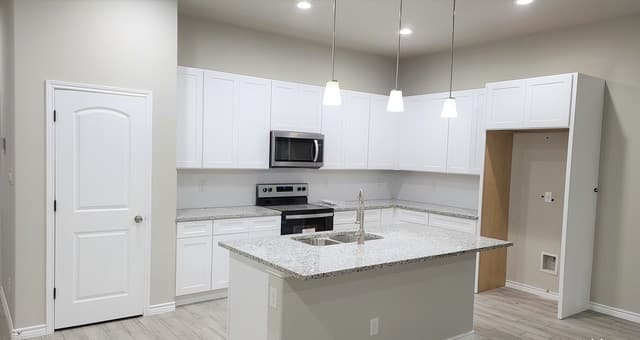 3-bedroom rental at 748 Crestview in Floresville, TX — photo 3