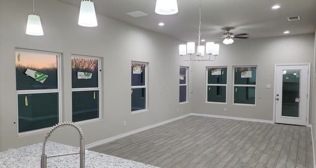 3-bedroom rental at 748 Crestview in Floresville, TX — photo 4