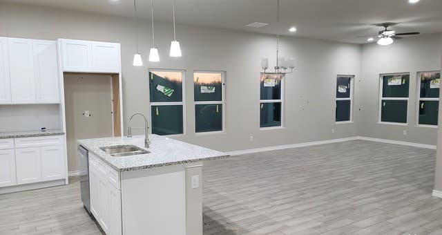 3-bedroom rental at 748 Crestview in Floresville, TX — photo 5