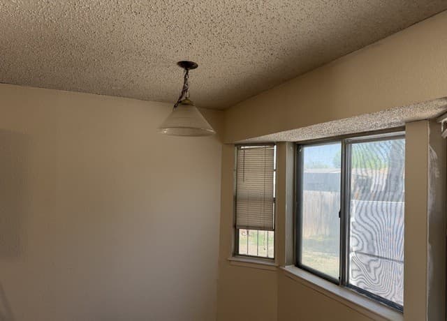 4-bedroom rental at 9130 Kings Hbr in San Antonio, TX — photo 5