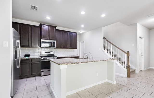 4-bedroom rental at 15136 Pandion Dr in San Antonio, TX — photo 2