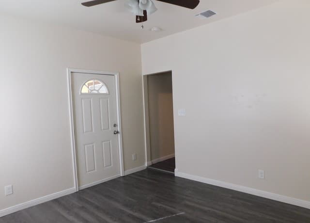 2-bedroom rental at 503 E Mitchell St Unit 101 in San Antonio TX