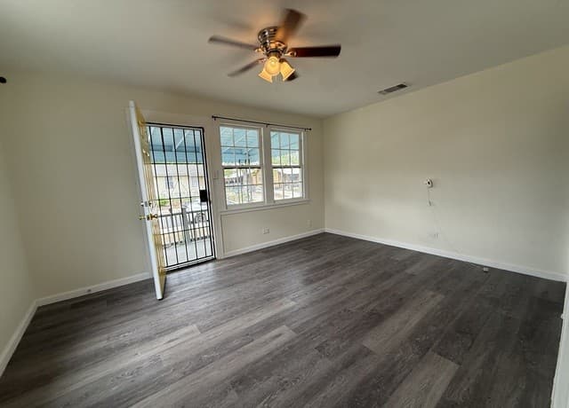 3-bedroom rental at 3103 Neptune St in San Antonio, TX — photo 3
