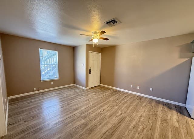 2-bedroom rental at 1405 Donaldson Unit 202 in San Antonio, TX — photo 3