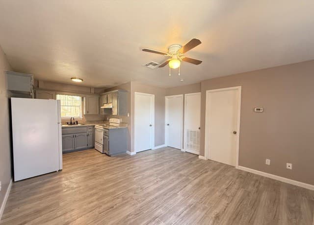 2-bedroom rental at 1405 Donaldson Unit 202 in San Antonio, TX — photo 4