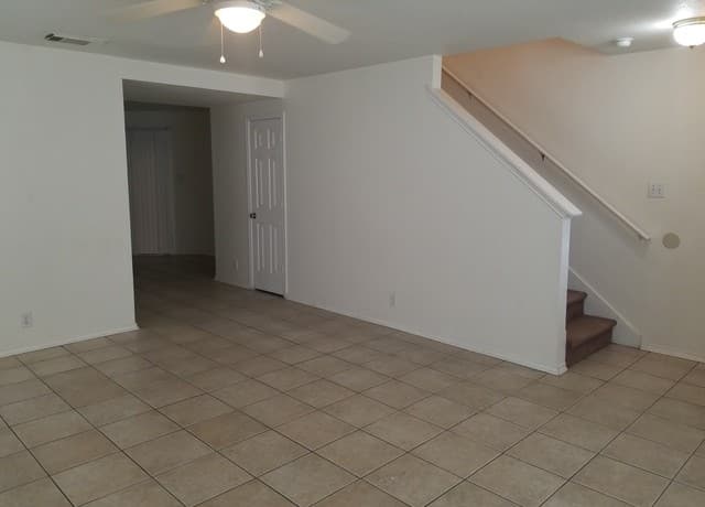 3-bedroom rental at 30 Torreys Post in San Antonio, TX — photo 3