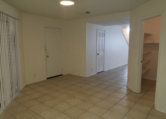 3-bedroom rental at 30 Torreys Post in San Antonio, TX — photo 5