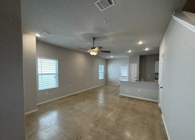3-bedroom rental at 9926 Hazy Bend Unit 104 in San Antonio, TX — photo 3