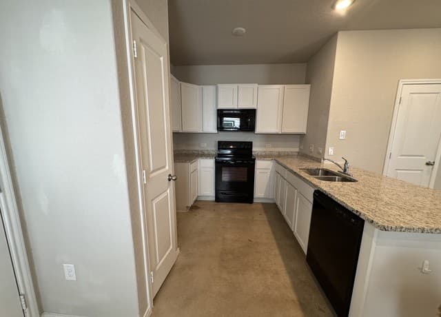 3-bedroom rental at 9926 Hazy Bend Unit 104 in San Antonio, TX — photo 4