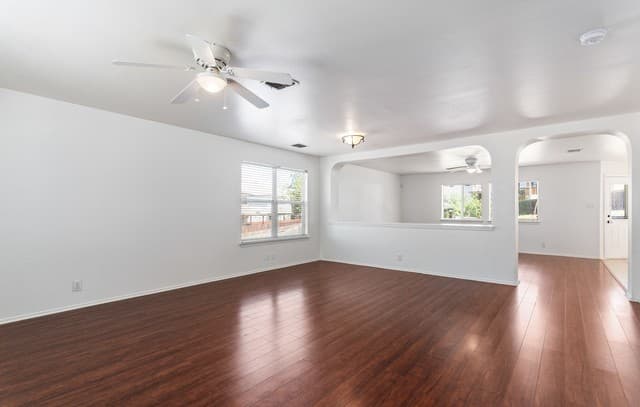 3-bedroom rental at 438 Leopard Claw in San Antonio, TX — photo 2