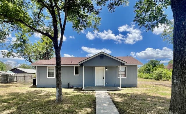 3-bedroom rental at 1142 W Villaret Blvd in San Antonio TX