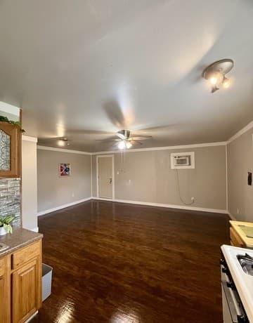 1-bedroom rental at 810 Haggin St. in San Antonio, TX — photo 5