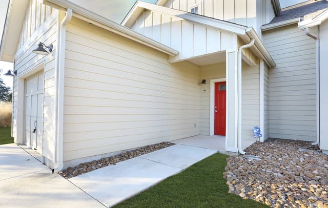 2-bedroom rental at 223 Circle Ct Unit 223 in Pleasanton, TX — photo 3