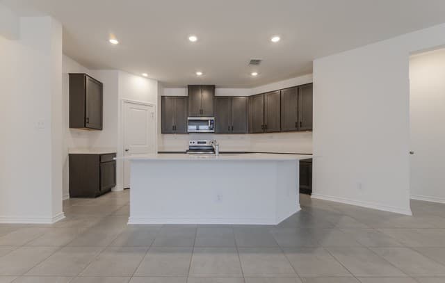 3-bedroom rental at 9507 Reinhartz in San Antonio, TX — photo 3