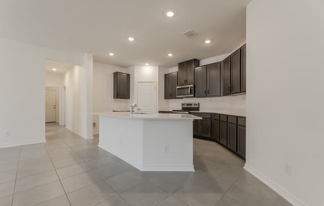 3-bedroom rental at 9507 Reinhartz in San Antonio, TX — photo 4
