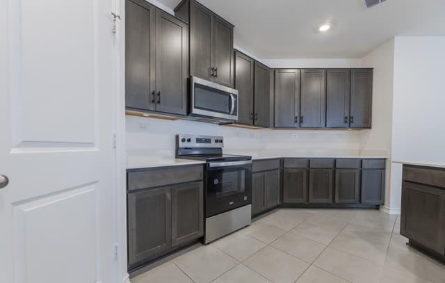 3-bedroom rental at 9507 Reinhartz in San Antonio, TX — photo 5