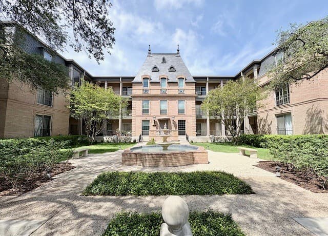 1-bedroom rental at 7709 Broadway Unit 103 in San Antonio TX