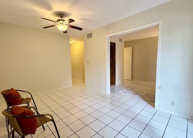 1-bedroom rental at 7709 Broadway Unit 103 in San Antonio, TX — photo 4
