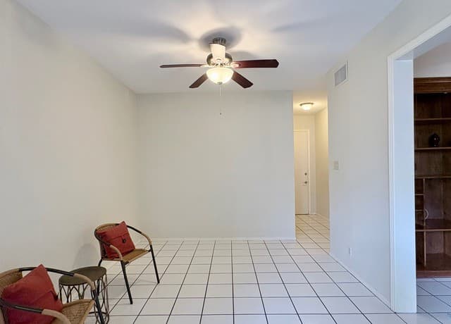 1-bedroom rental at 7709 Broadway Unit 103 in San Antonio, TX — photo 5