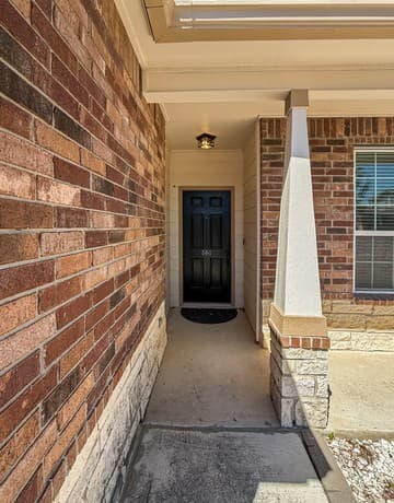 4-bedroom rental at 10535 Noble Cyn in San Antonio, TX — photo 2