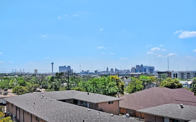 2-bedroom rental at 914 E Josephine St in San Antonio TX