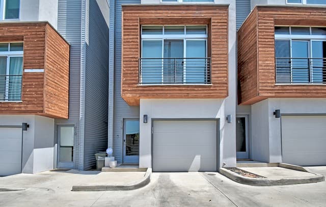 2-bedroom rental at 914 E Josephine St in San Antonio, TX — photo 2