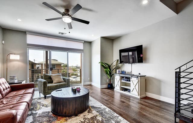 2-bedroom rental at 914 E Josephine St in San Antonio, TX — photo 4