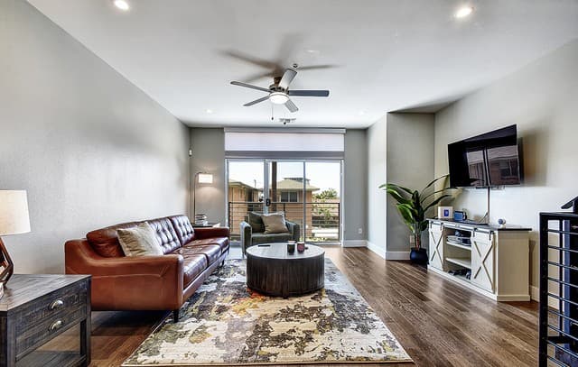2-bedroom rental at 914 E Josephine St in San Antonio, TX — photo 5