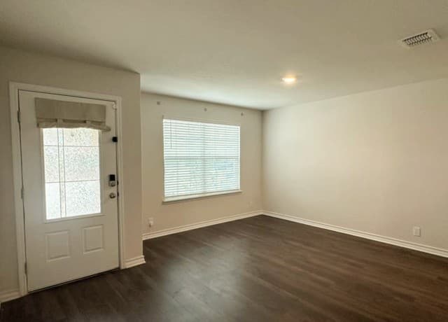 5-bedroom rental at 14079 Mudstone in San Antonio, TX — photo 2