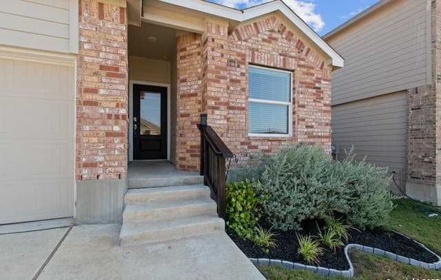 3-bedroom rental at 4419 Revetment Way in San Antonio, TX — photo 3