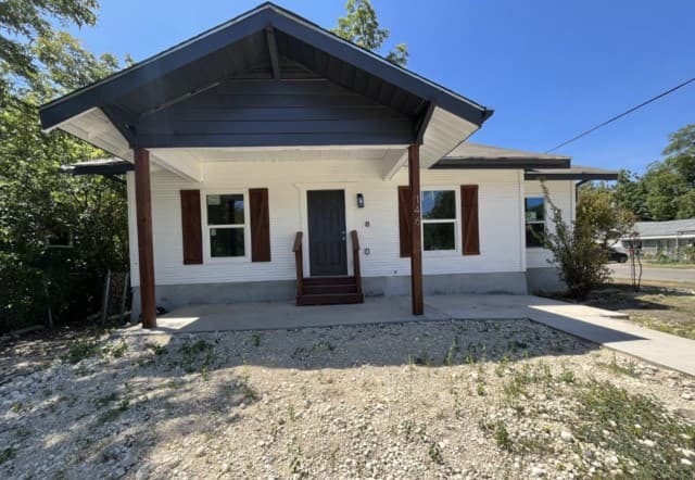 3-bedroom rental at 146 Isabel in San Antonio, TX — photo 2
