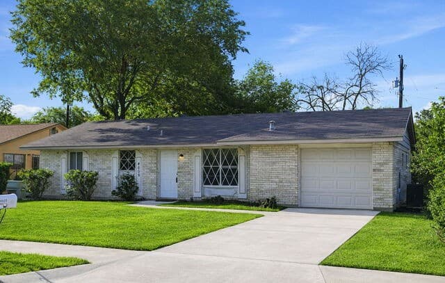 3-bedroom rental at 4606 Hollyspring Drive in San Antonio, TX — photo 2