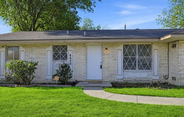3-bedroom rental at 4606 Hollyspring Drive in San Antonio, TX — photo 3