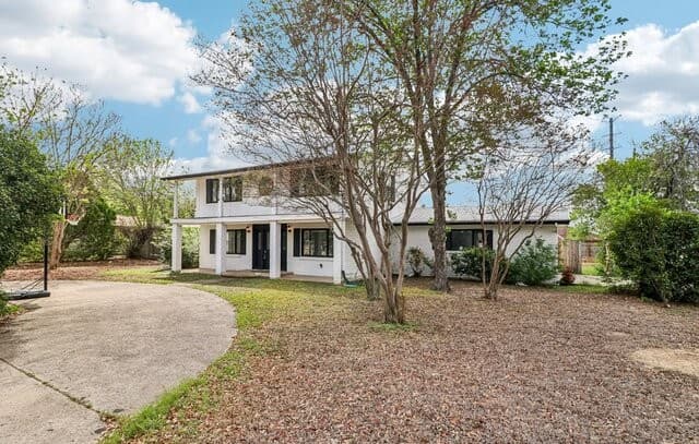3-bedroom rental at 302 Weathercock Ln in Windcrest, TX — photo 4