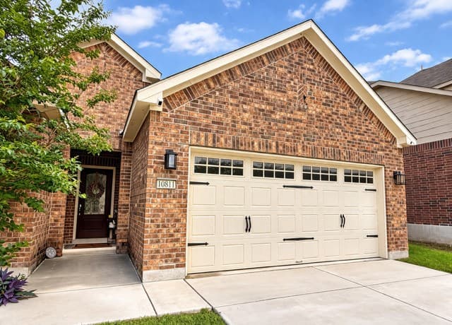 3-bedroom rental at 10811 Yaupon Holly in Helotes TX