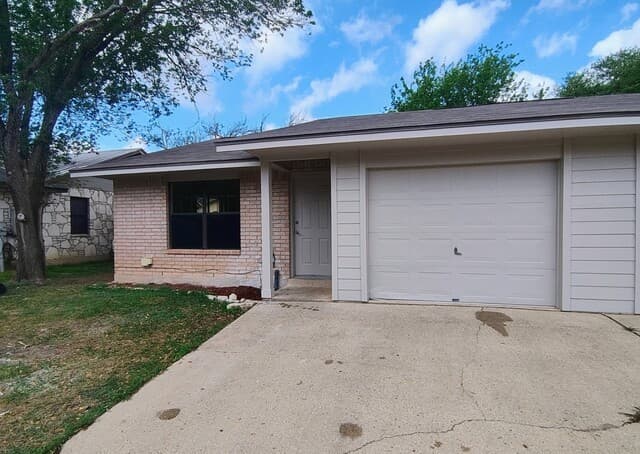 2-bedroom rental at 181 Bluebonnet Cir in Boerne, TX — photo 2