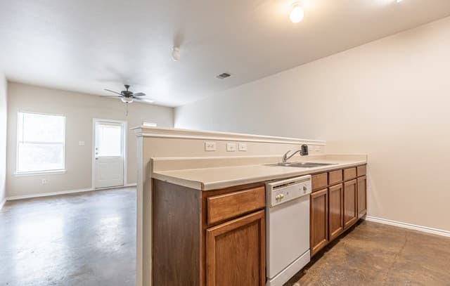 3-bedroom rental at 10711 Mathom Landing Unit 4 in Universal City, TX — photo 4
