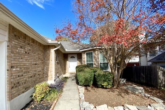 3-bedroom rental at 6635 Shady Bend Dr in San Antonio, TX — photo 2