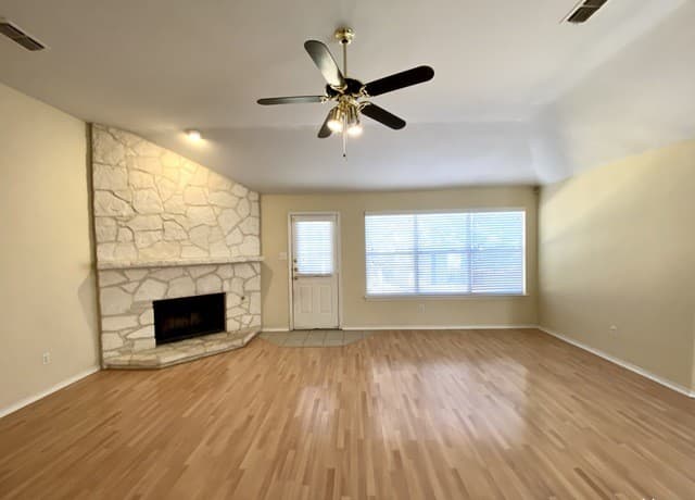 3-bedroom rental at 6635 Shady Bend Dr in San Antonio, TX — photo 3