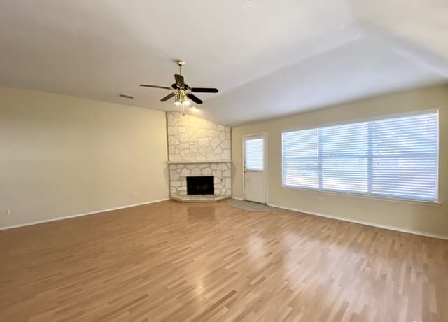 3-bedroom rental at 6635 Shady Bend Dr in San Antonio, TX — photo 4