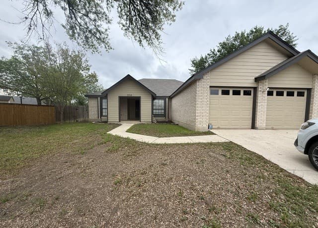 3-bedroom rental at 7708 Brunning in Live Oak, TX — photo 3