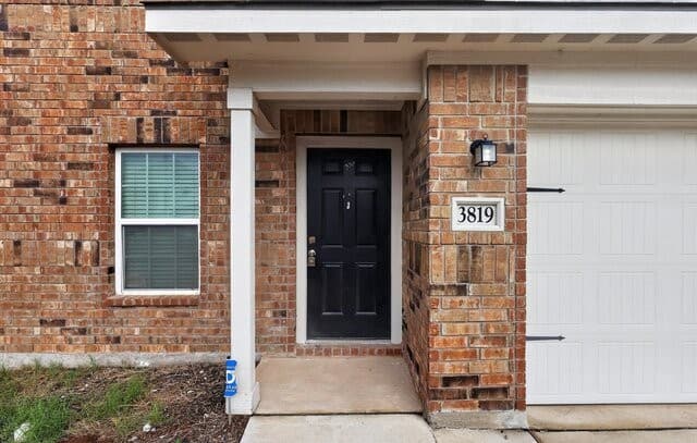 3-bedroom rental at 3819 Leighton Hbr in Von Ormy, TX — photo 2