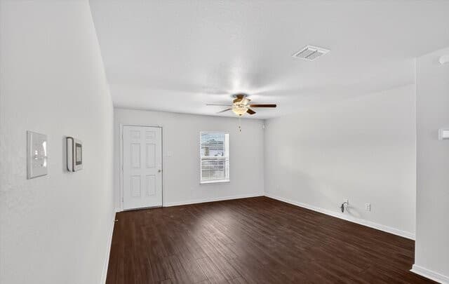 3-bedroom rental at 3819 Leighton Hbr in Von Ormy, TX — photo 5