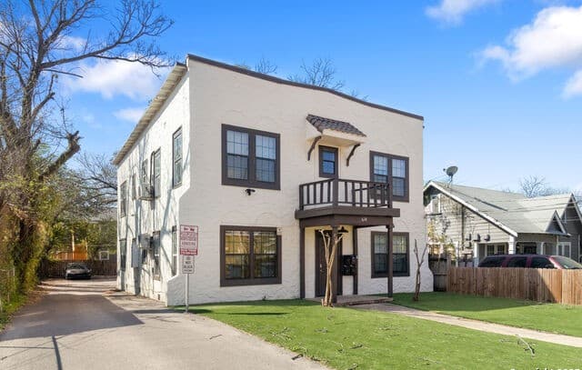1-bedroom rental at 614 Fulton Ave Unit 2 in San Antonio, TX — photo 2