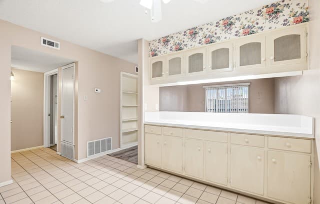 2-bedroom rental at 9915 Powhatan Unit J3 in San Antonio, TX — photo 2