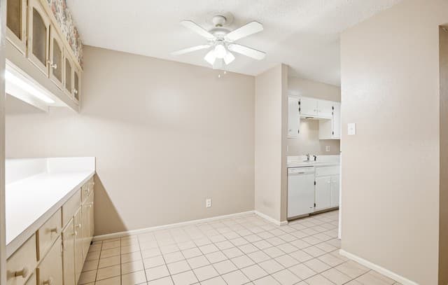 2-bedroom rental at 9915 Powhatan Unit J3 in San Antonio, TX — photo 3