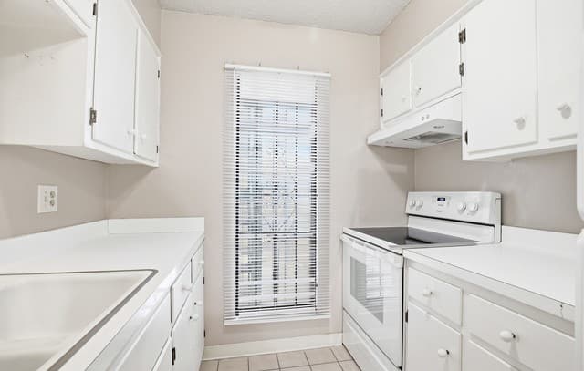 2-bedroom rental at 9915 Powhatan Unit J3 in San Antonio, TX — photo 5